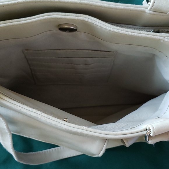 Cream Color Purse - Picture 3 of 10